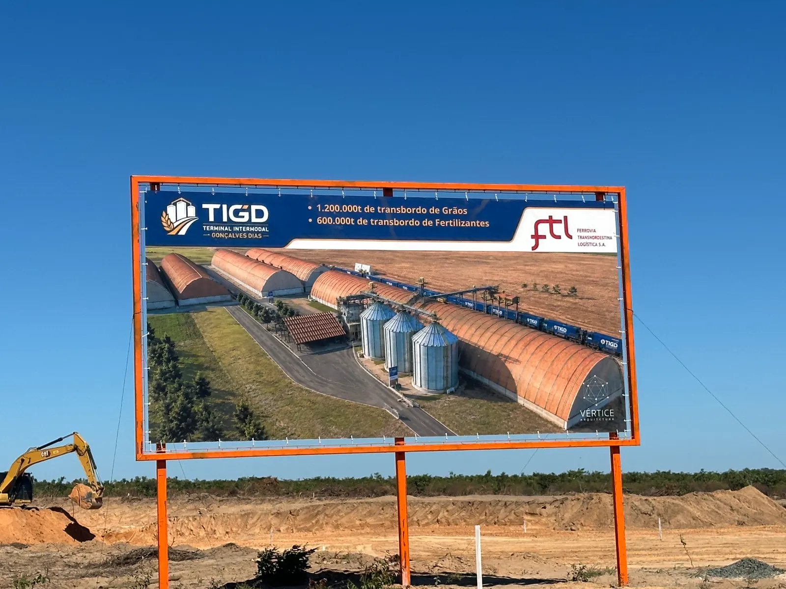 Placa da obra do Terminal Intermodal Gonçalves Dias, em Caxias (MA)